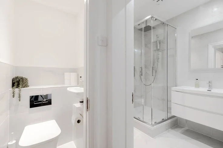 Flat Nassau Street in City of Westminster