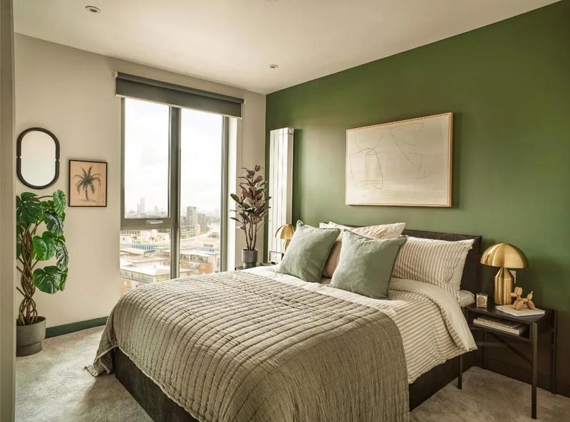 Room Smugglers Way in Greater London