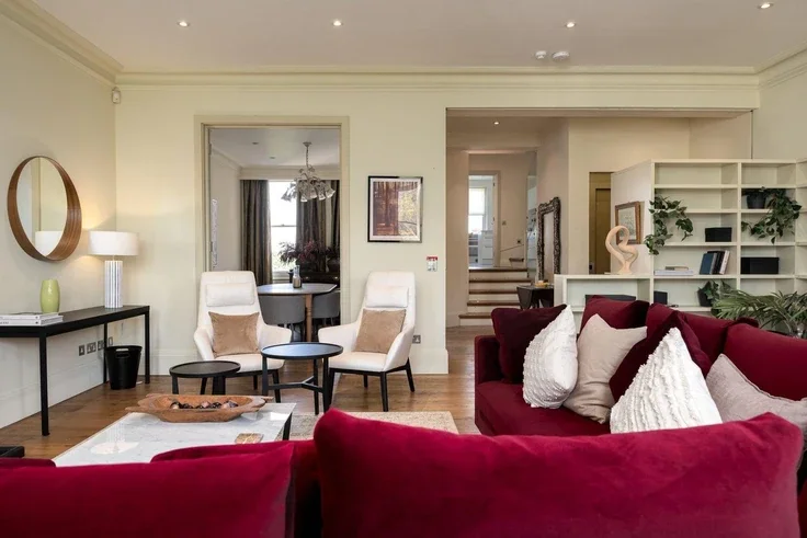 Flat Airlie Gardens in Greater London