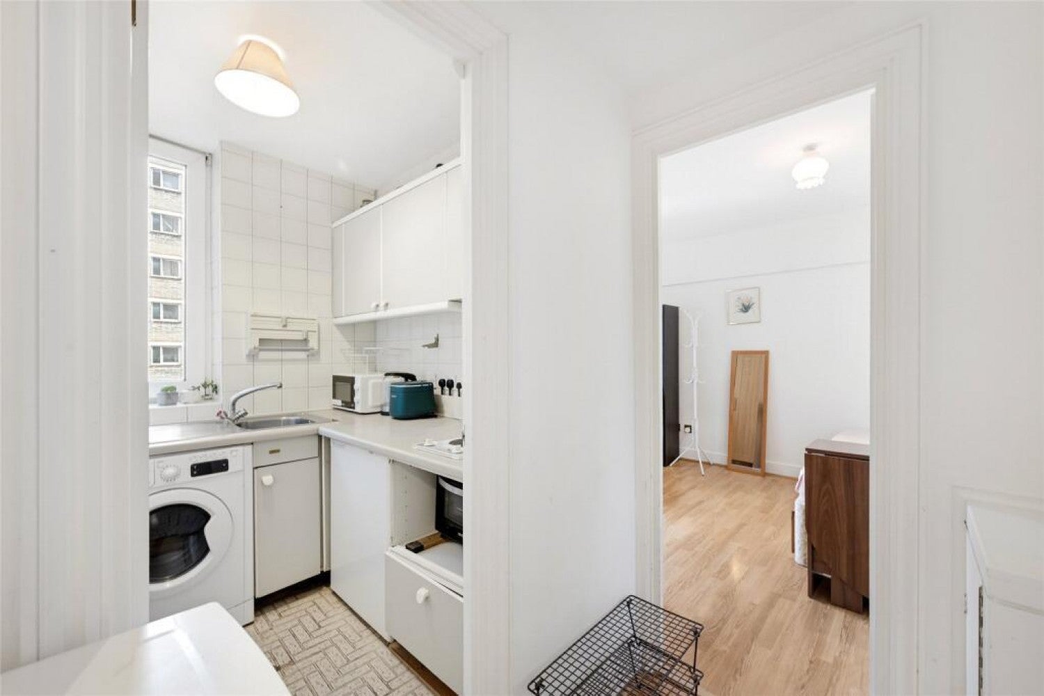 Flat Sloane Avenue in Greater London