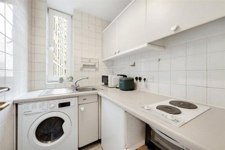 Flat Sloane Avenue in Greater London