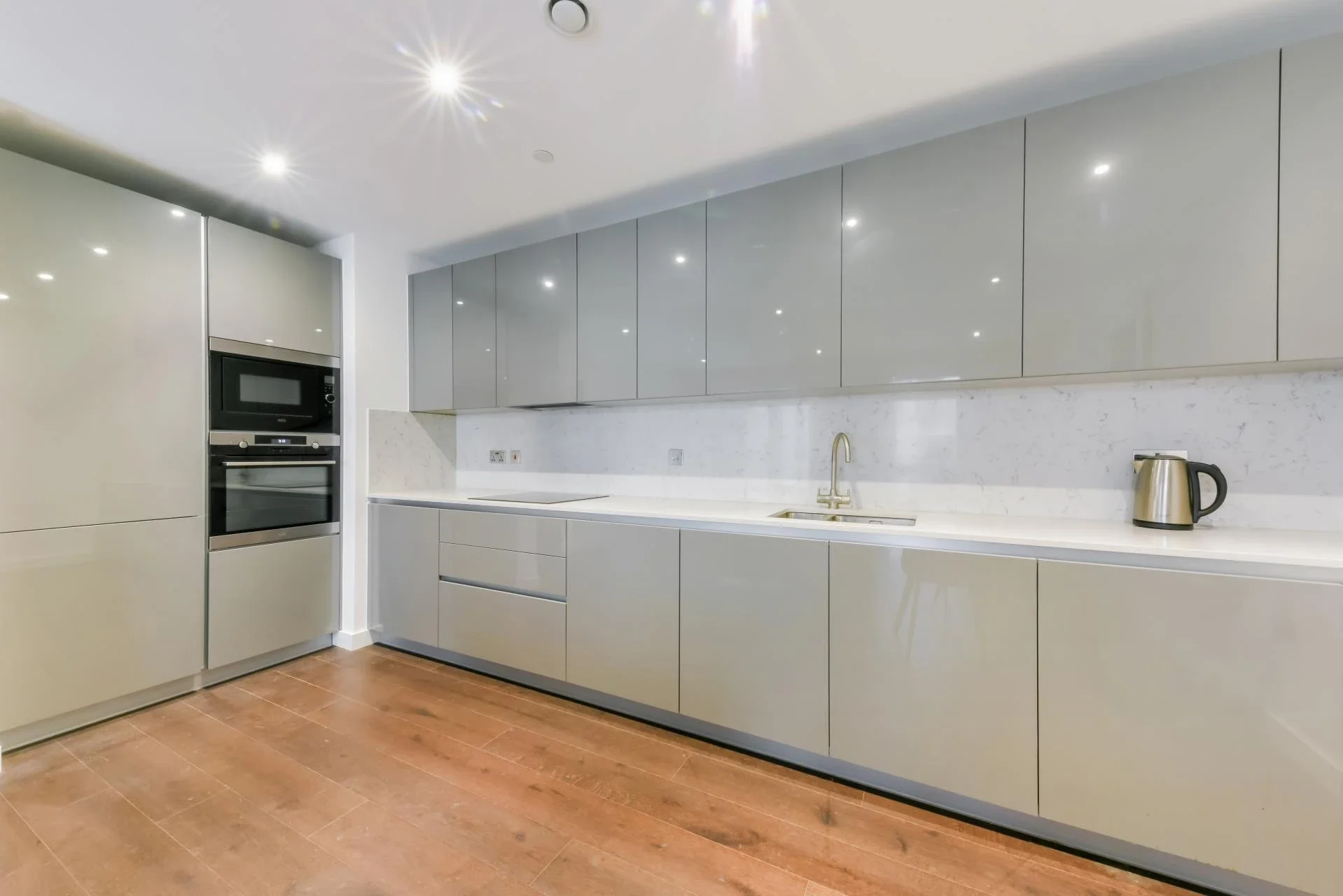 Flat Malthouse Road in Greater London
