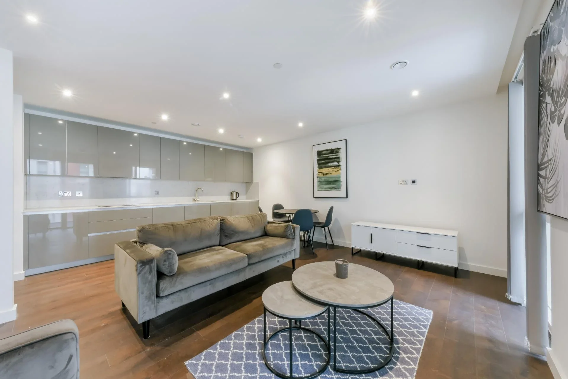 Flat Malthouse Road in Greater London