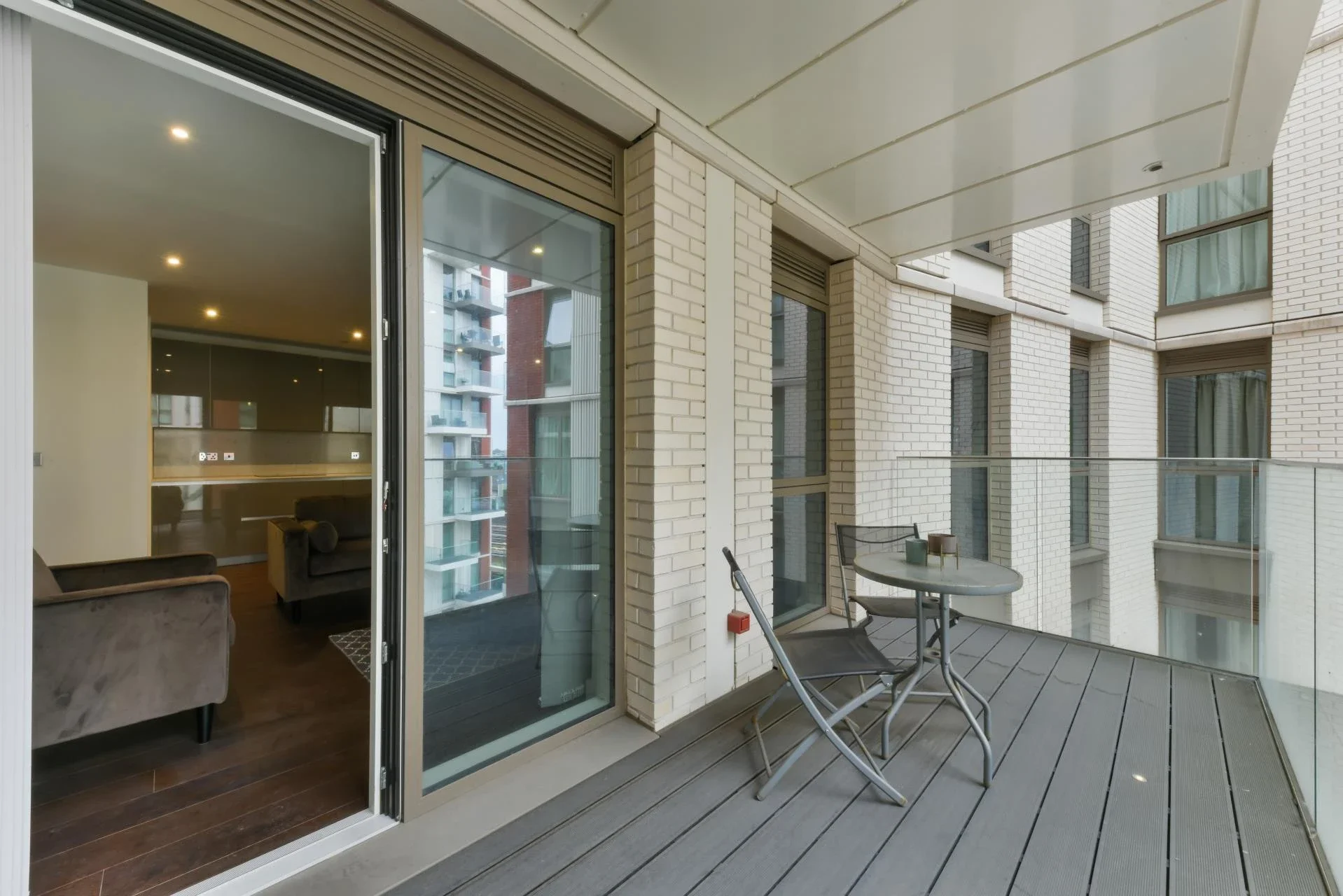 Flat Malthouse Road in Greater London