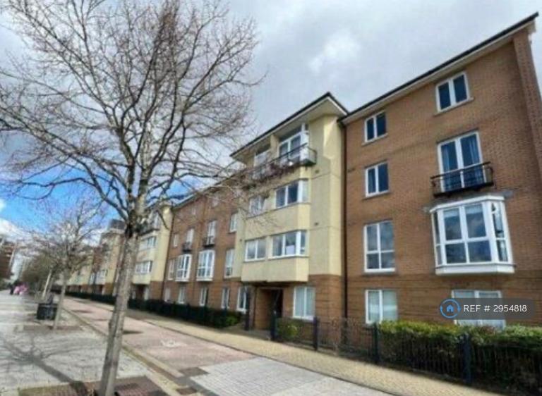 Flat Lloyd George Avenue in Cardiff