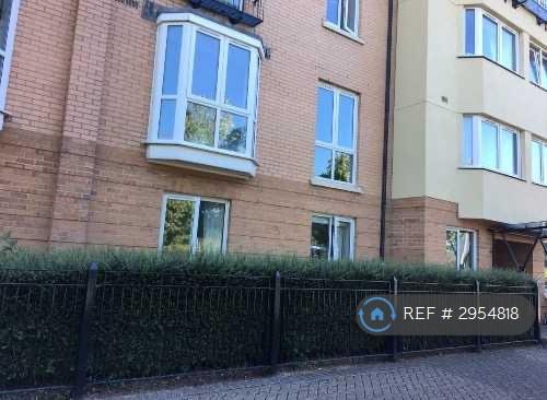 Flat Lloyd George Avenue in Cardiff