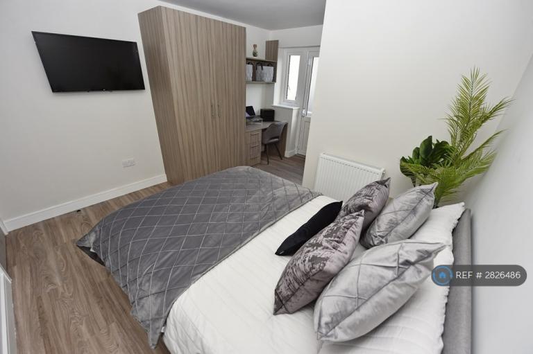 Room Derby Street in West Lancashire