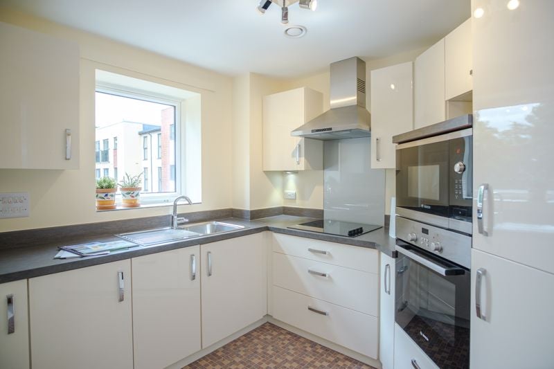 Flat Nursery Walk in Wolverhampton