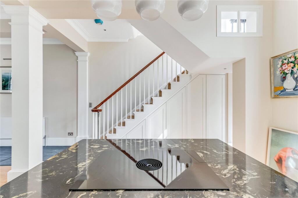 Flat Fitzroy Road in London