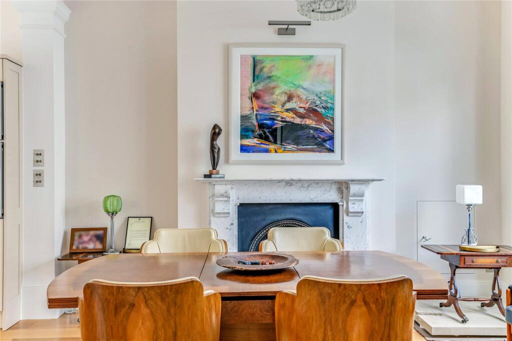 Flat Fitzroy Road in London