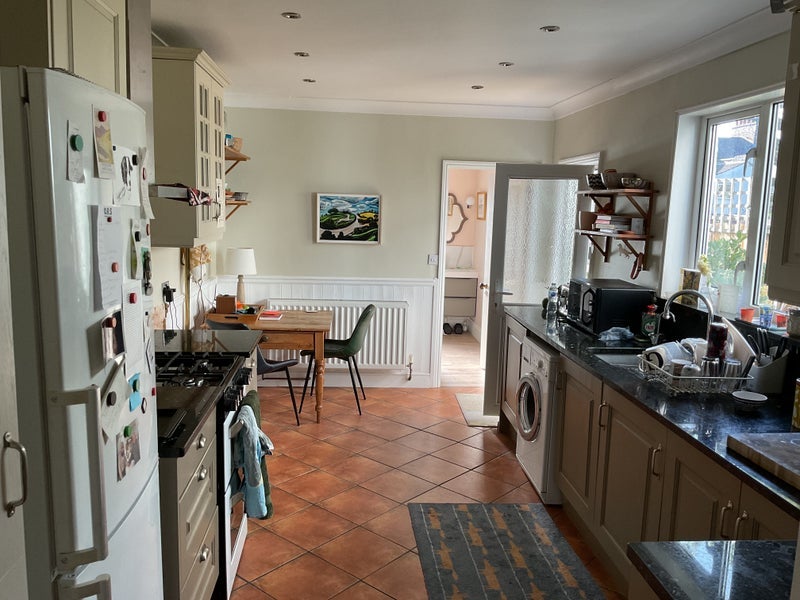Room Kingswood Road in Greater London