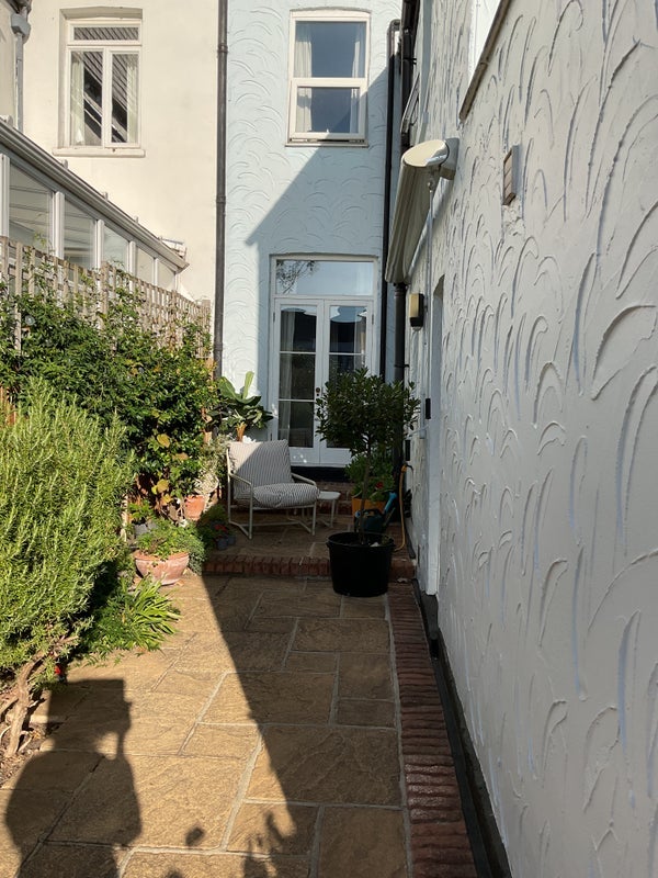 Room Kingswood Road in Greater London