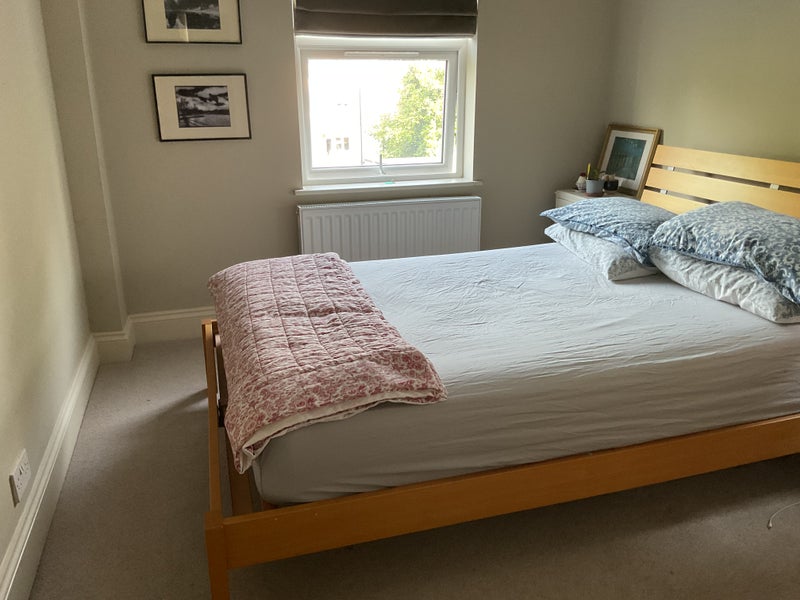 Room Kingswood Road in Greater London