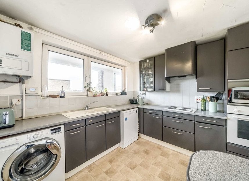 Flat East Hill in Greater London