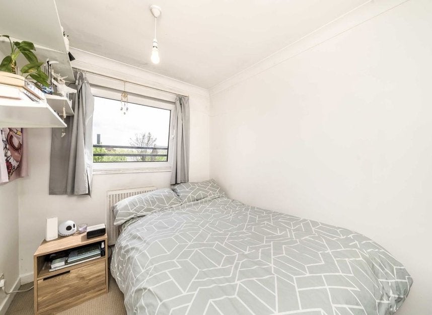 Flat East Hill in Greater London