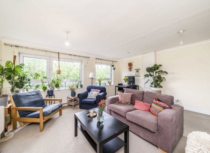 Flat East Hill in Greater London