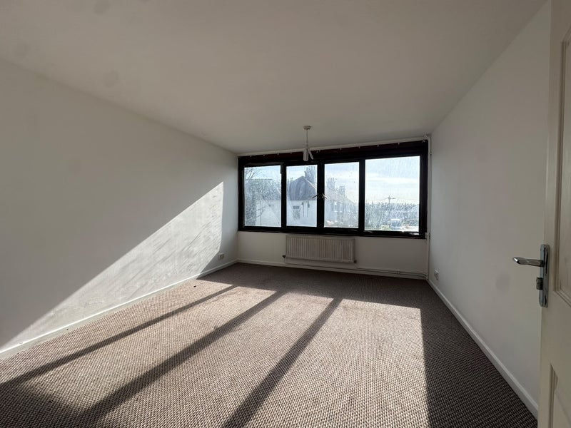 Room Brecon Close in Greater London