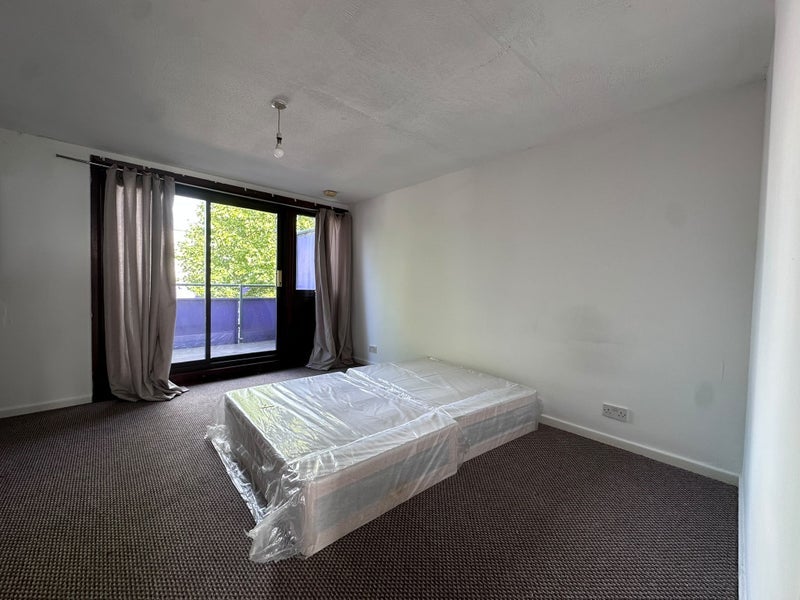 Room Brecon Close in Greater London