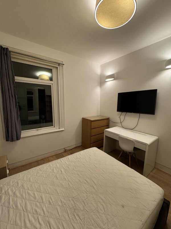 Room Parkhurst Road in Greater London