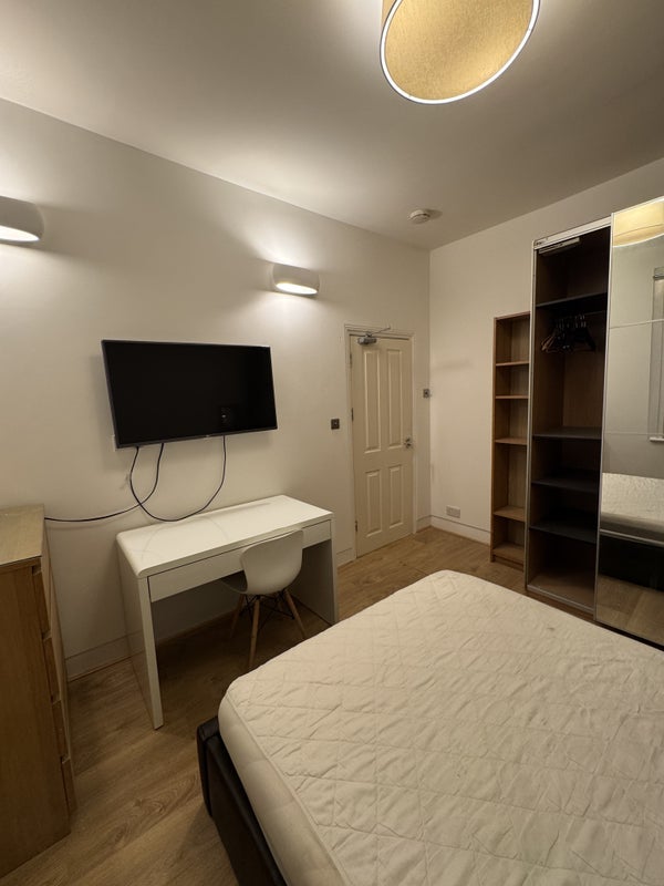 Room Parkhurst Road in Greater London