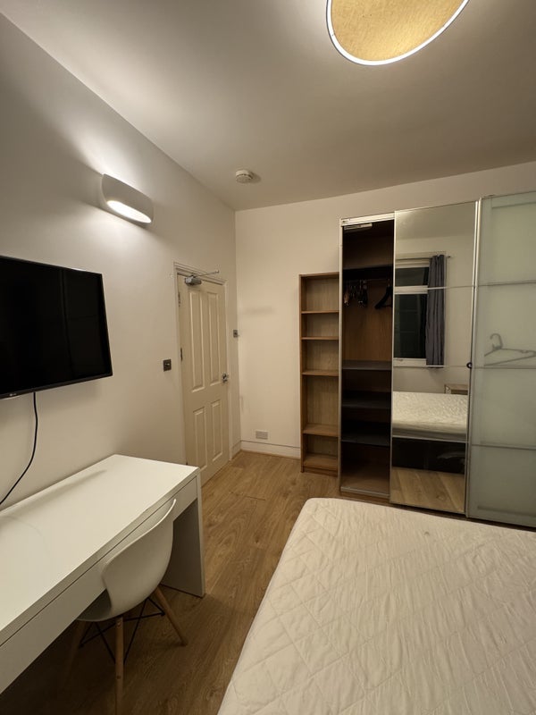 Room Parkhurst Road in Greater London