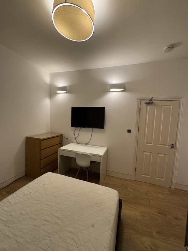 Room Parkhurst Road in Greater London