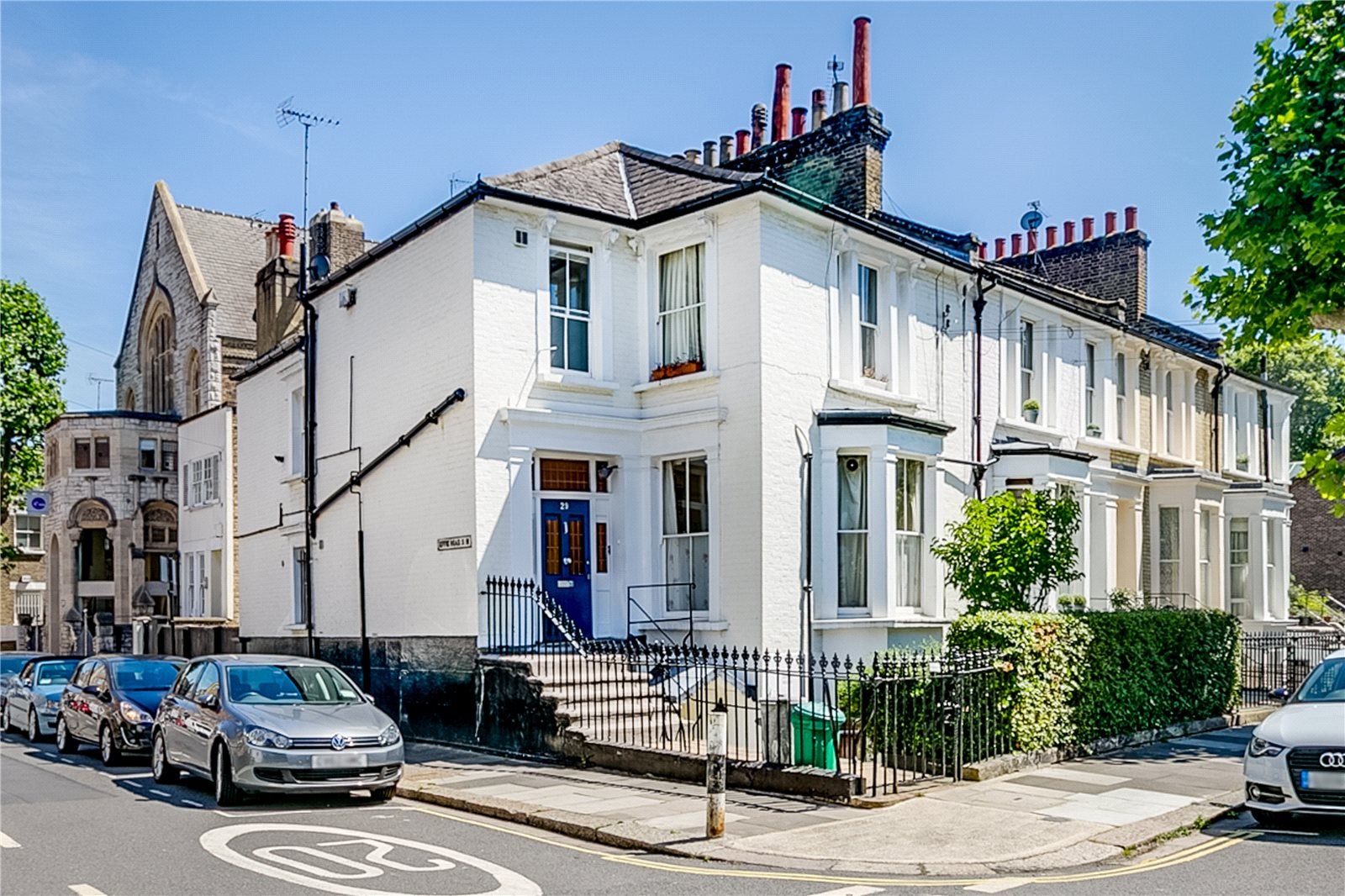 Flat Barclay Road in Greater London