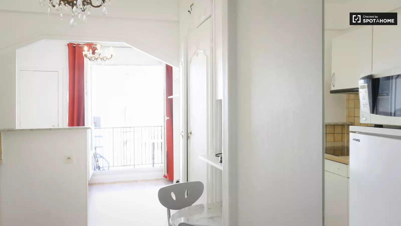 Flat Boulevard Gouvion-Saint-Cyr in Paris