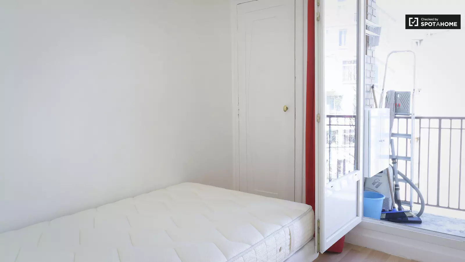 Flat Boulevard Gouvion-Saint-Cyr in Paris
