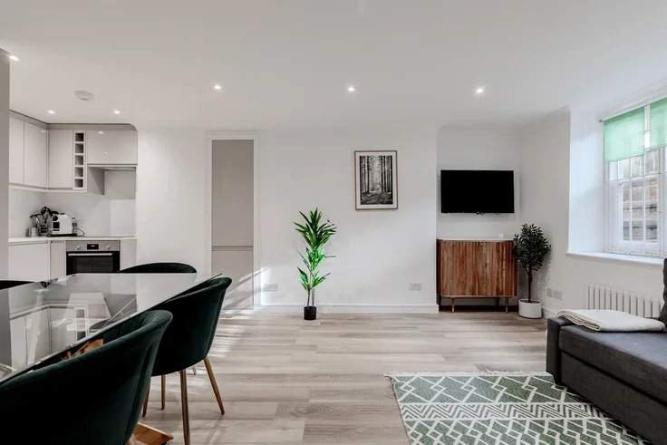 Flat Conduit Mews in City of Westminster