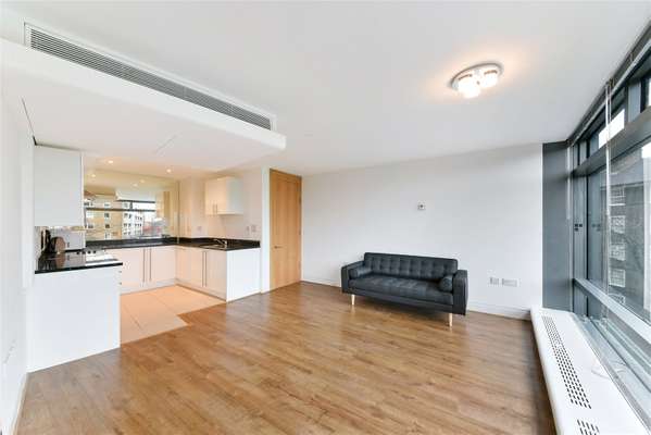 Flat Albert Embankment in Greater London