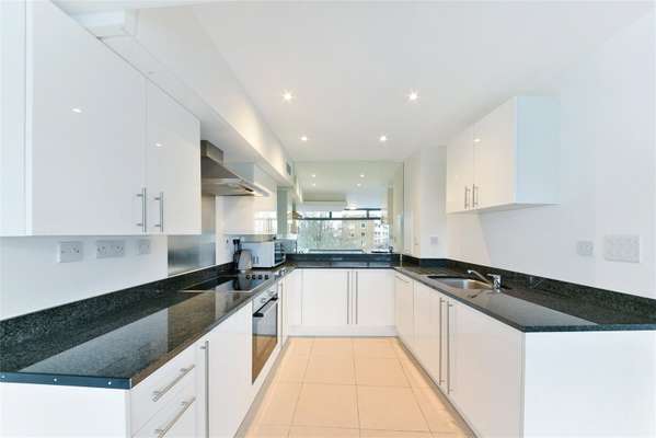 Flat Albert Embankment in Greater London