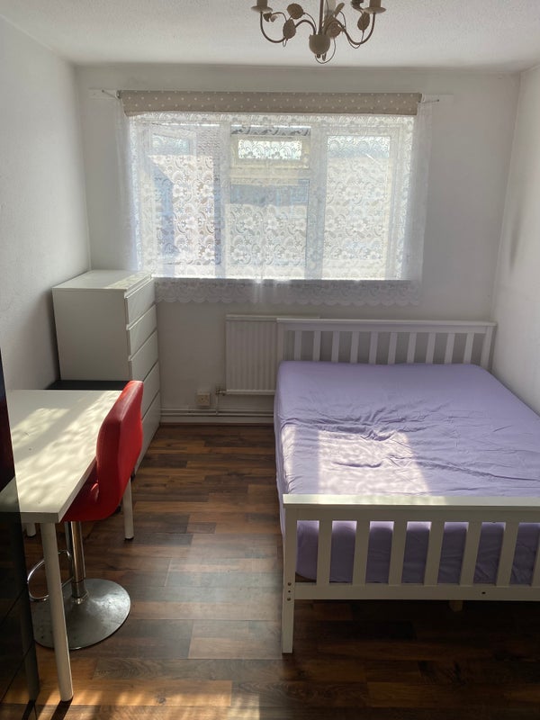 Room Liverpool Road in Greater London