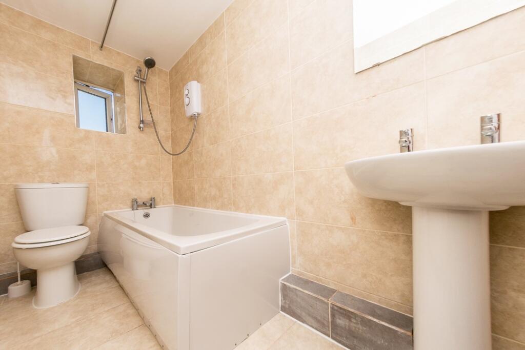 Flat Hexal Road in Greater London