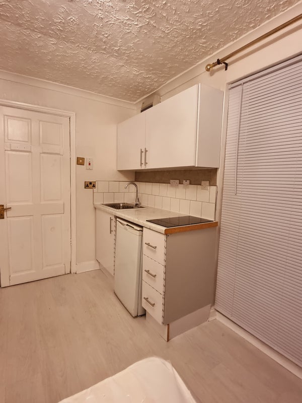 Room Ashdale Crescent in Tameside