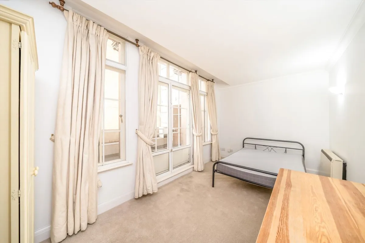 Flat York Road in Greater London