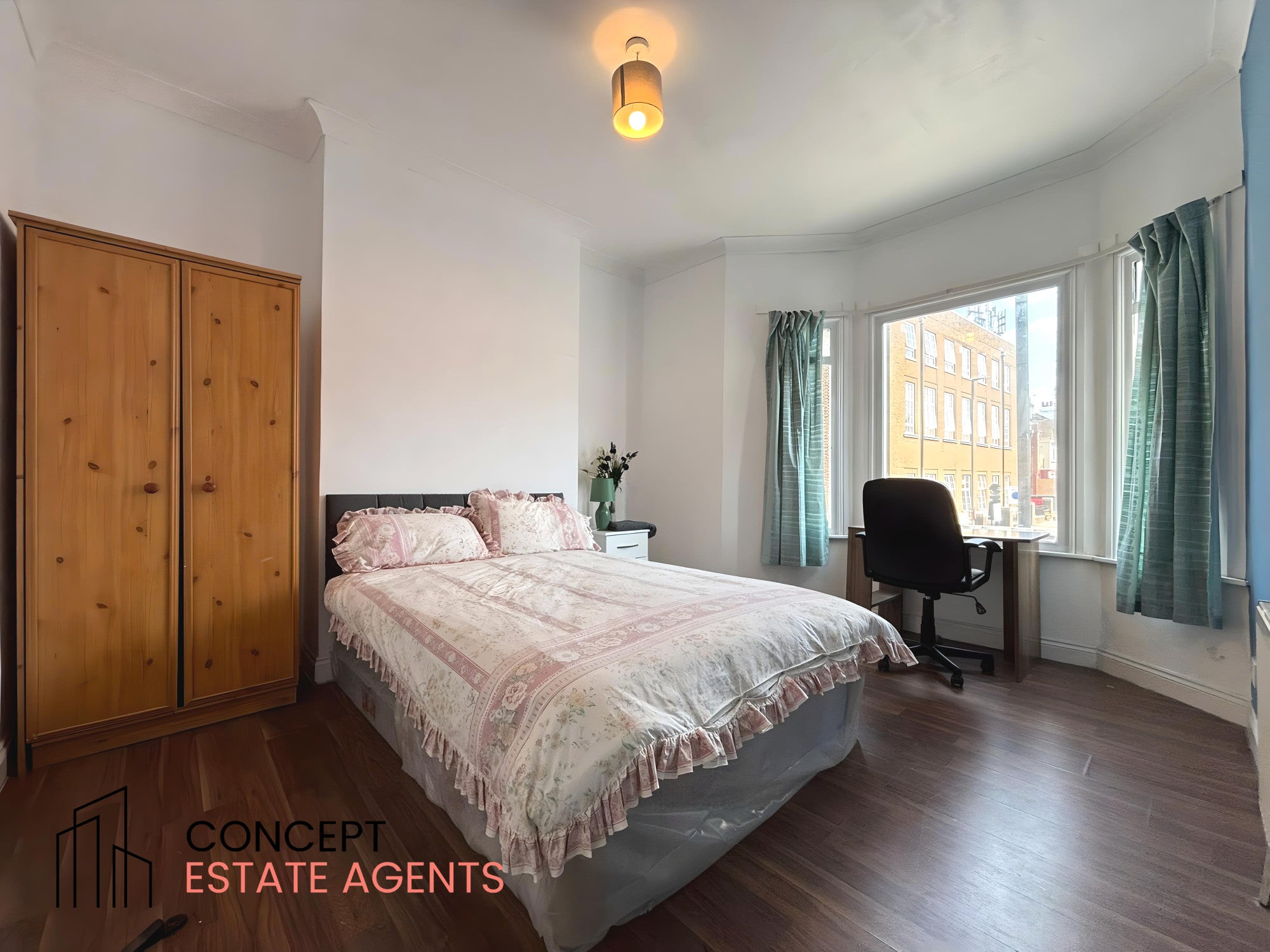 Flat Witham Court in Greater London