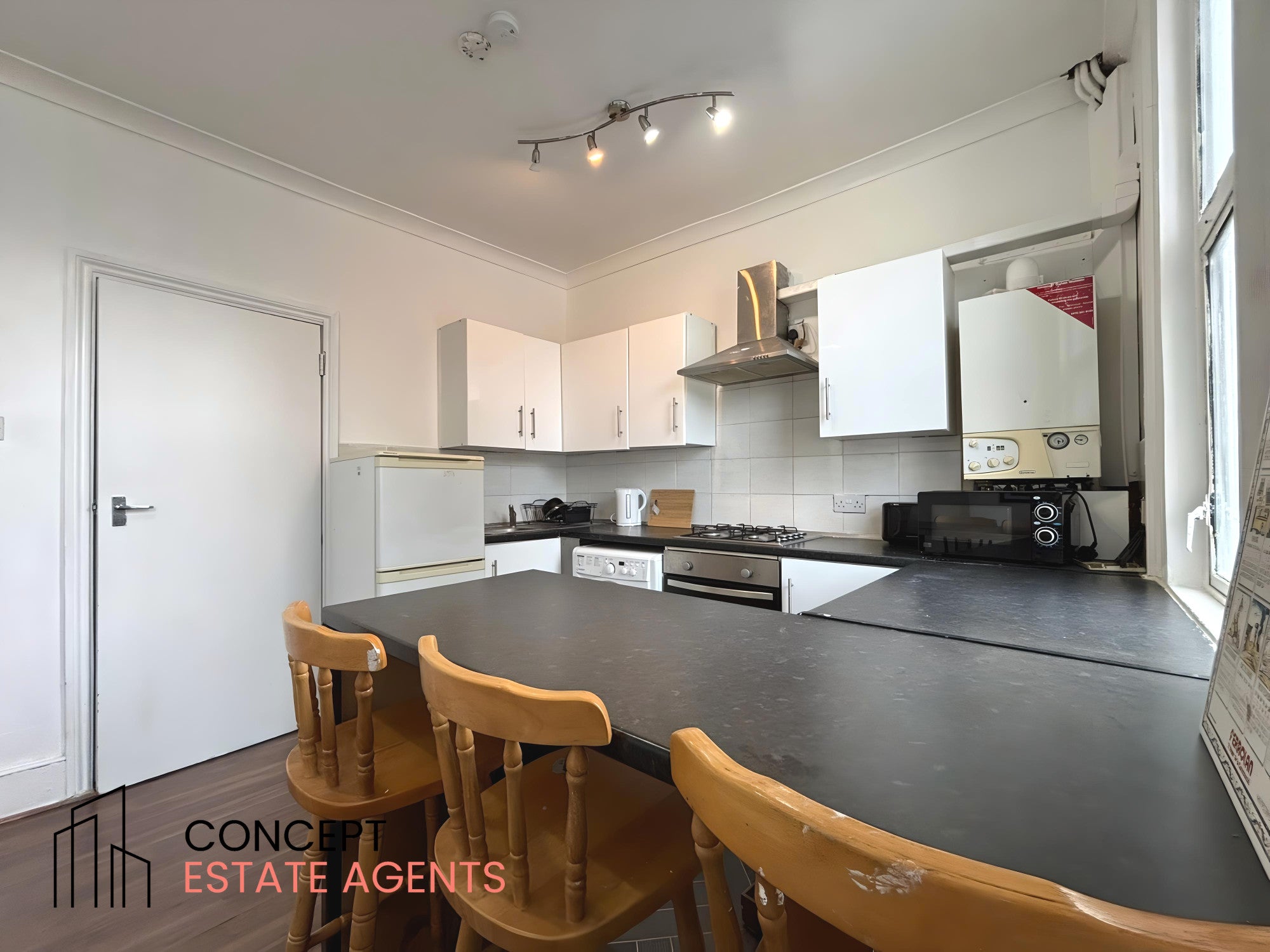 Flat Witham Court in Greater London
