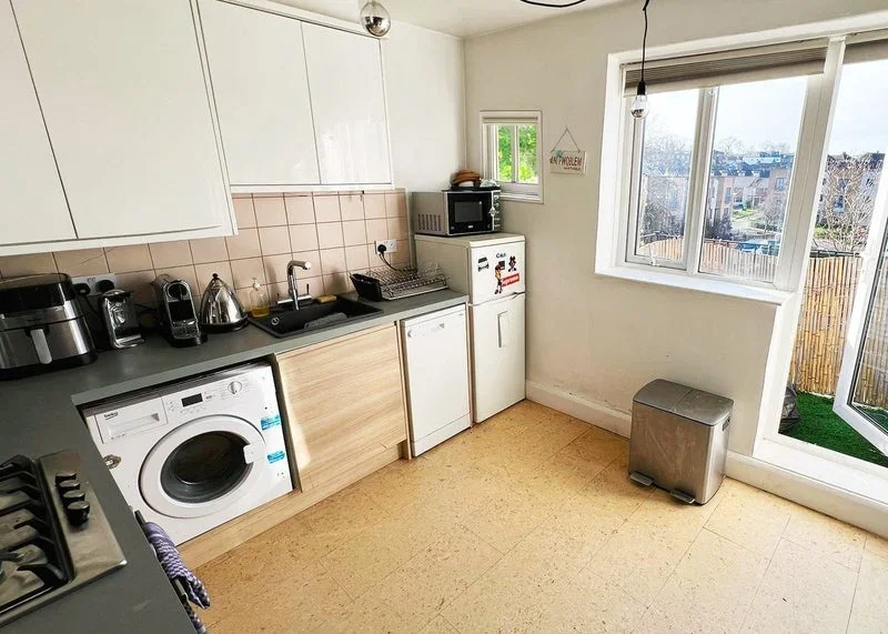 Room Hamilton Road in Greater London