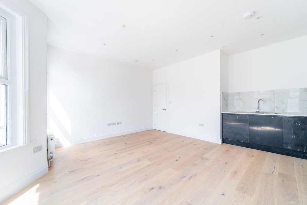 Room Mattison Road in Greater London