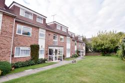 Flat Fairfield Road in London