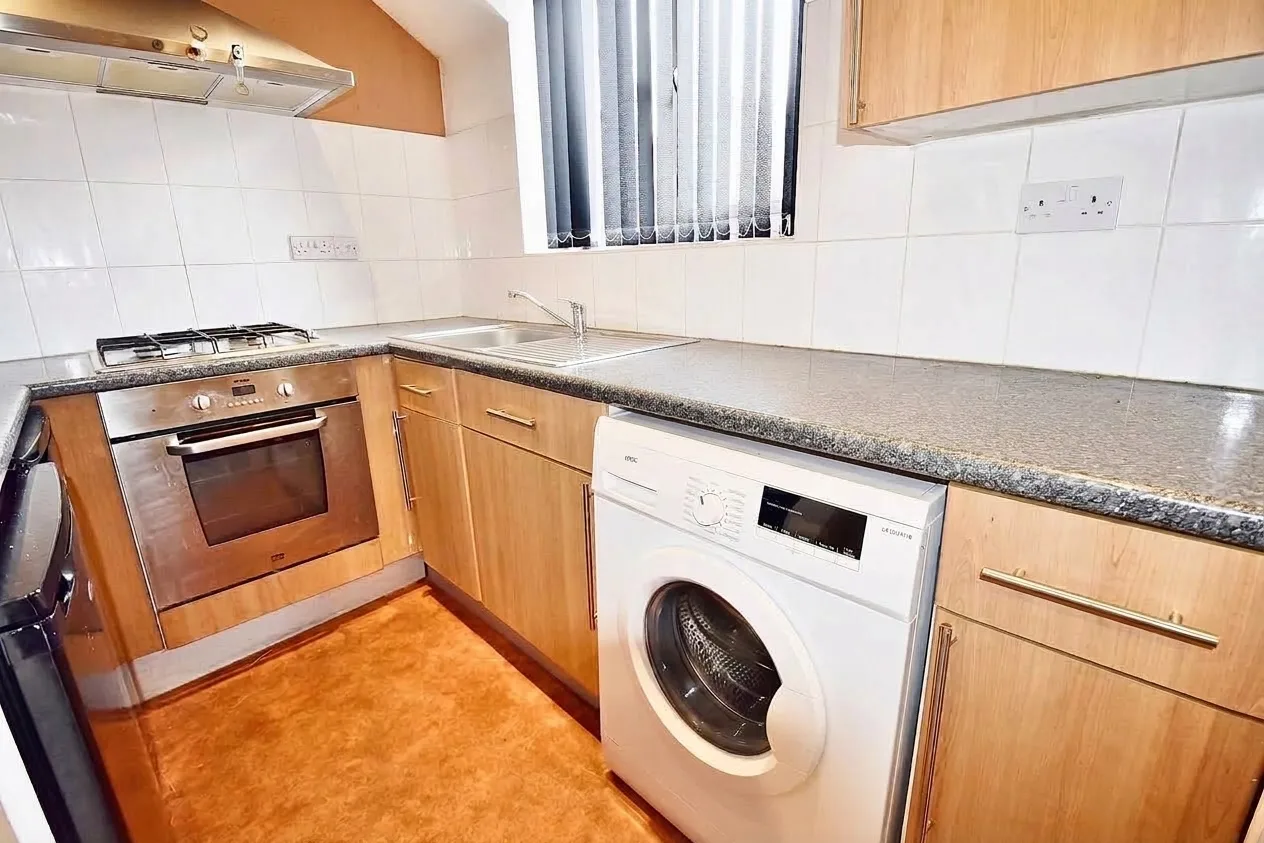 Flat Brooke Avenue in Greater London