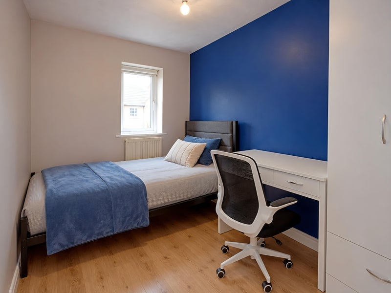 Room Dewfalls Drive in Bristol