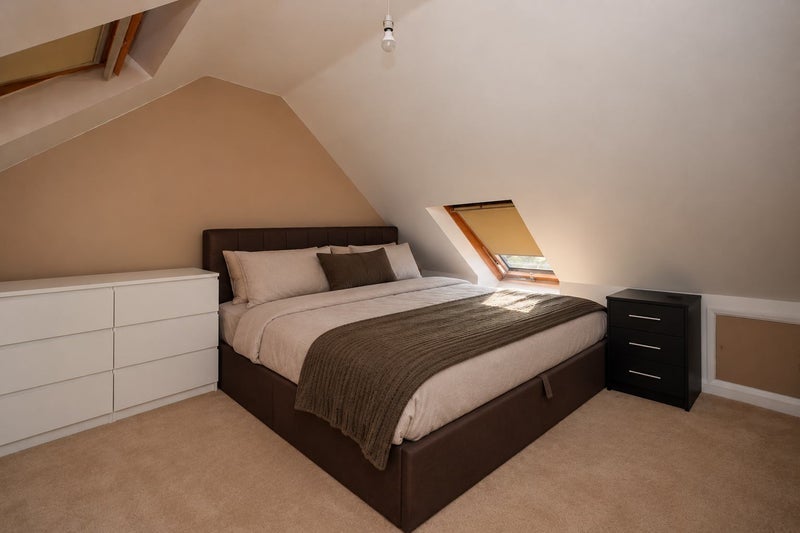 Room Dewfalls Drive in Bristol
