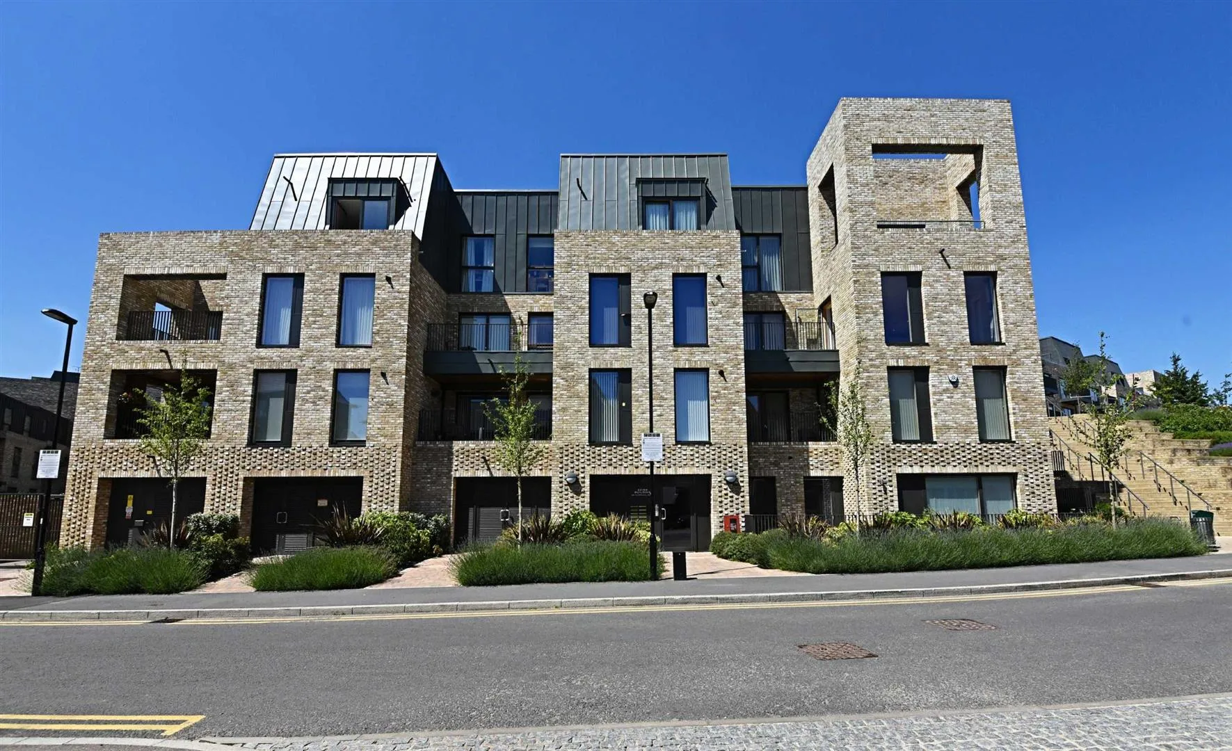 Flat Morphou Road in Greater London