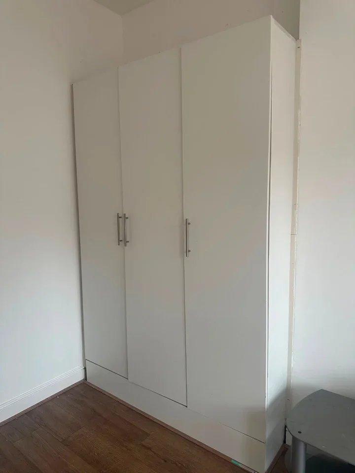 Room Streatley Road in Greater London