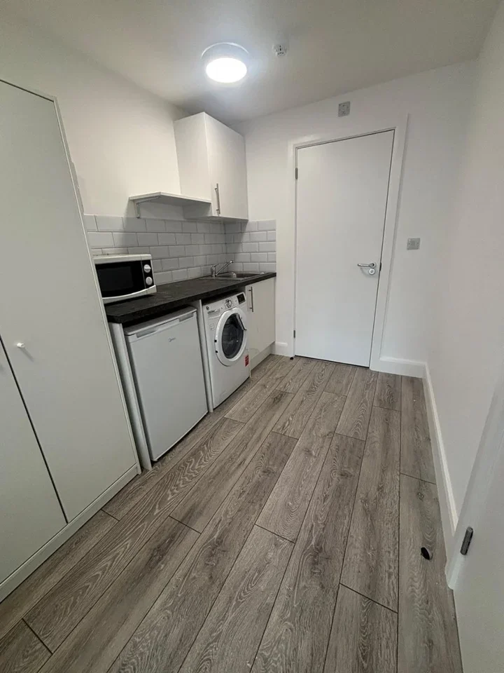 Room Thornton Road in Welwyn Hatfield