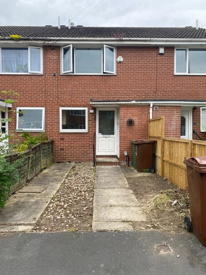 House Maybush Road in Wakefield