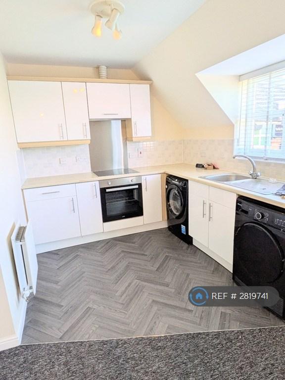 Flat Edmonstone Crescent in Nottingham