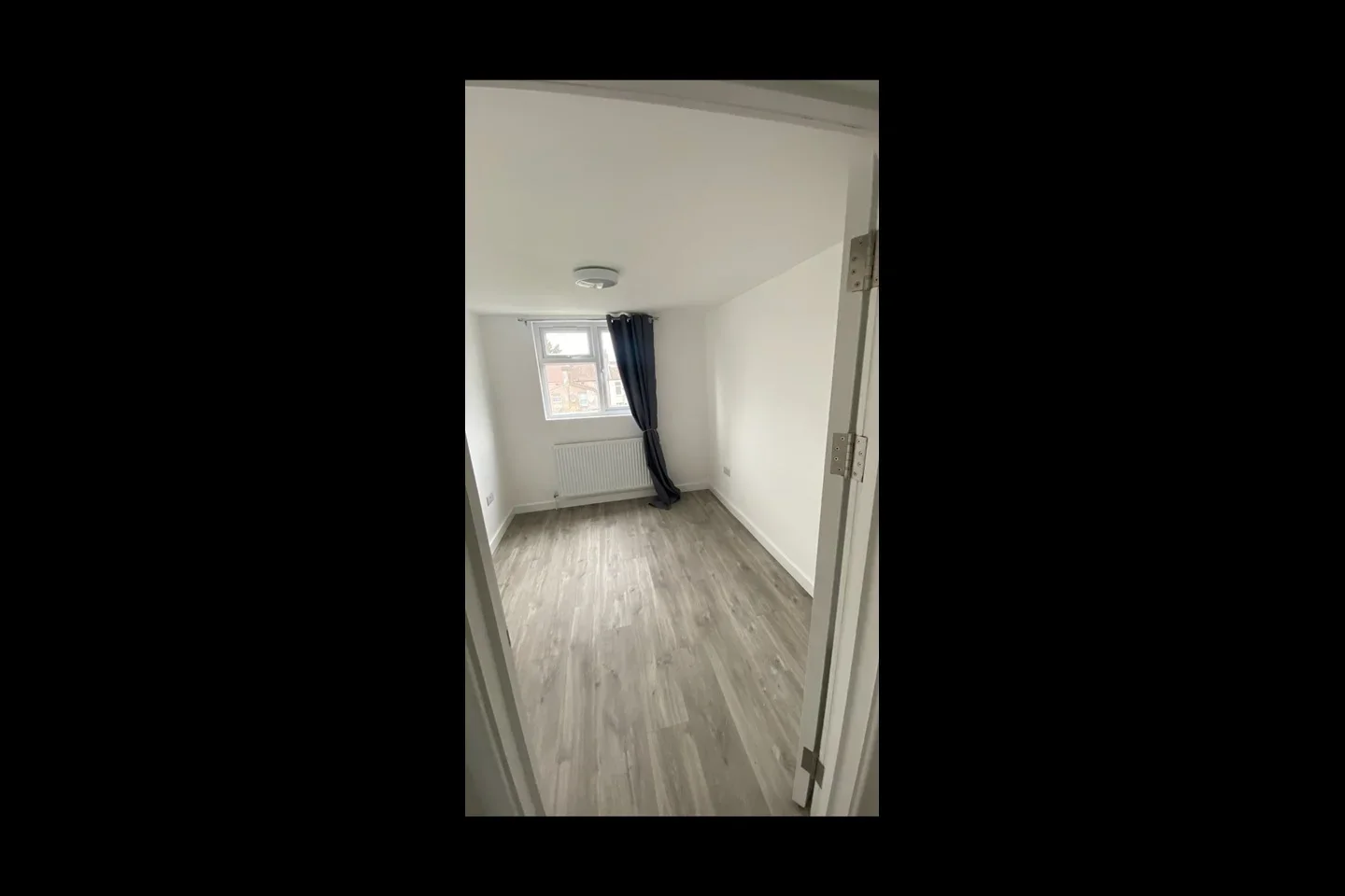 Flat Bulwer Road in Greater London